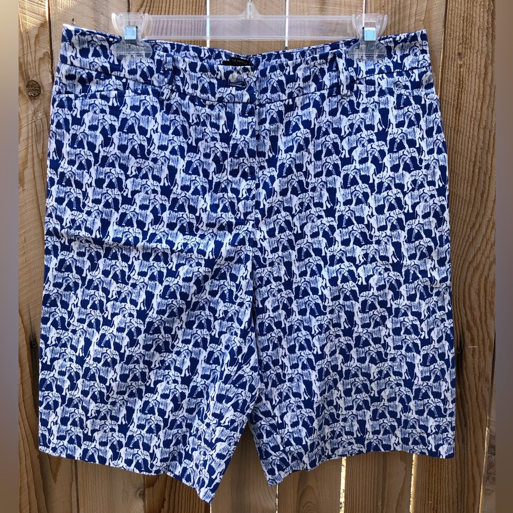 ❌Womens Talbots The Perfect Short White Blue Elefant Pattern Size 6